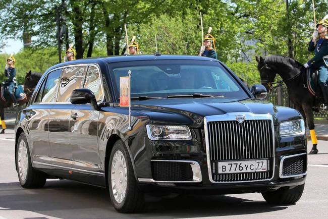 Vladimir poutine prend possession de sa nouvelle limousine presidentielle 