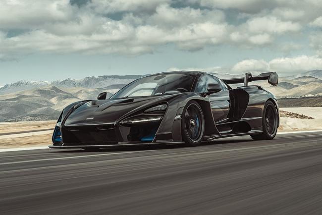 La mclaren senna s exprime sur la piste de silverstone 