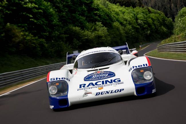 La porsche 919 hybrid evo aux cotes de la porsche 956 sur le nurburgring 