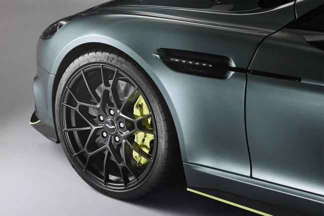 Aston martin rapide amr elle enfile le survetement 