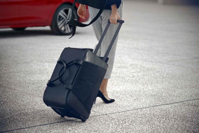 Un ligne de bagages en cuir et alcantara pour la peugeot 508 