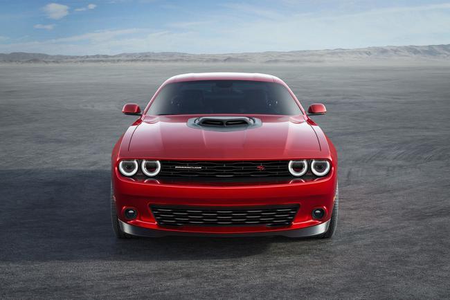 La dodge challenger s habille virtuellement en barracuda 