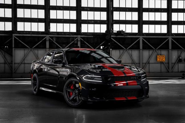 Dodge charger srt hellcat 2019 des bandes de couleur et cest tout 