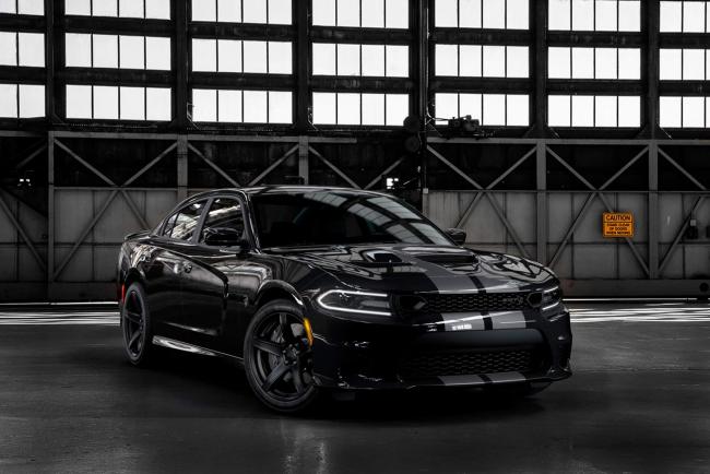 Dodge charger srt hellcat 2019 des bandes de couleur et cest tout 