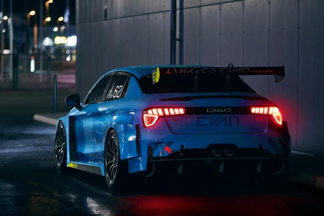 Lynk & Co présente un modele de course qui sera suivi par une version de route