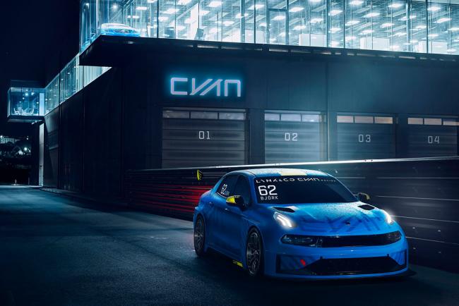 Lynk & Co présente un modele de course qui sera suivi par une version de route