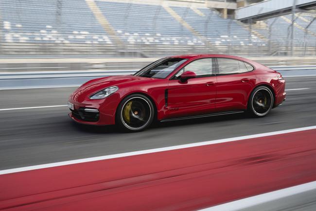 Porsche panamera gts 460 ch et 292 km h en vitesse de pointe 