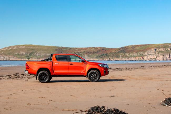 Toyota Hilux : invincible X, un nouveau haut de gamme