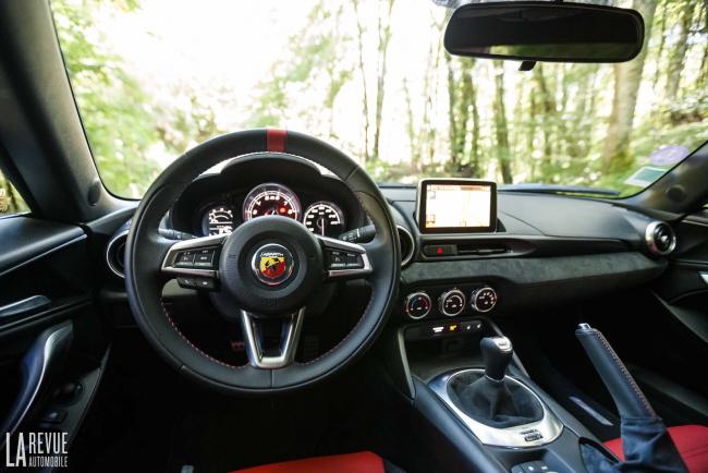 Interieur_Abarth-124-GT_34