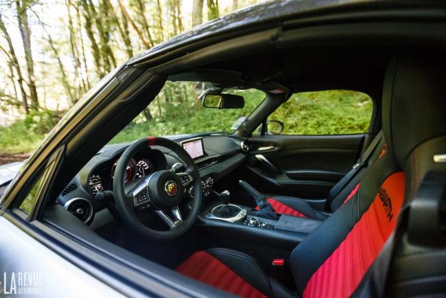 Interieur_Abarth-124-GT_38