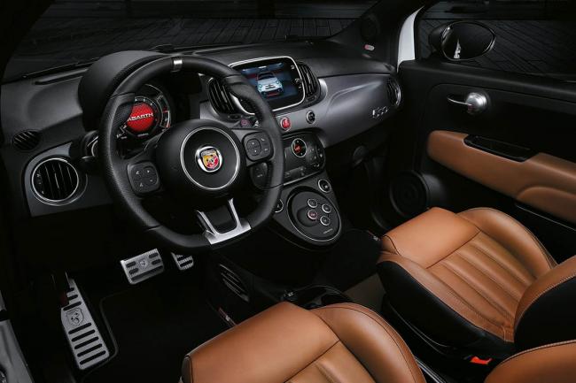 Interieur_Abarth-595-Competitzione-2016_20