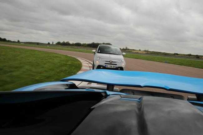 Exterieur_comparatif-abarth-595-esseesse-vs-mclaren-720s-spider_31