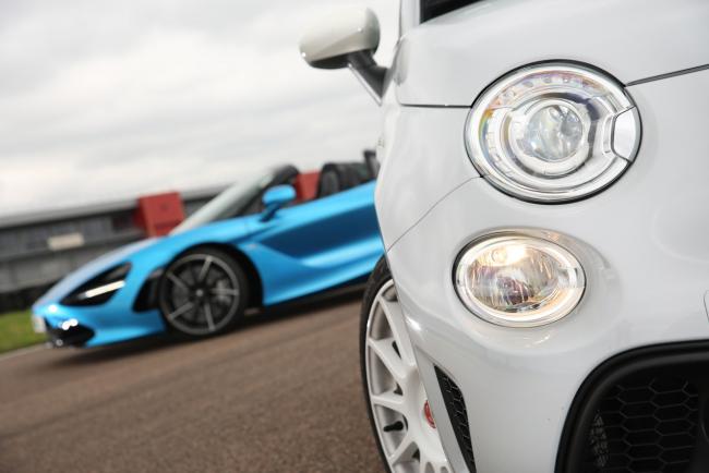 Exterieur_comparatif-abarth-595-esseesse-vs-mclaren-720s-spider_34
