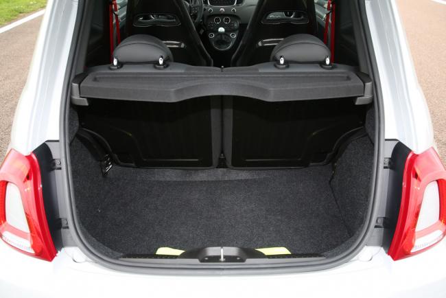 Interieur_comparatif-abarth-595-esseesse-vs-mclaren-720s-spider_8