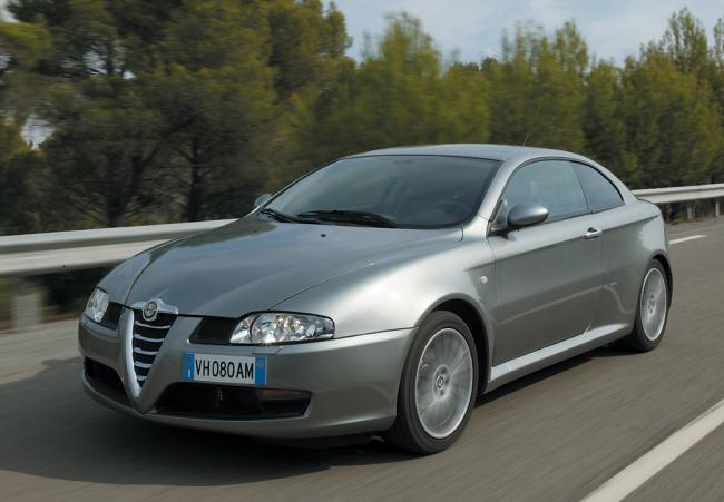 Exterieur_Alfa-Romeo-GT-Coupe_13