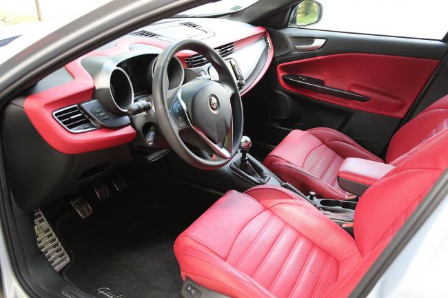 Interieur_Alfa-Romeo-Giulietta-2.0L-jtd-2014_25