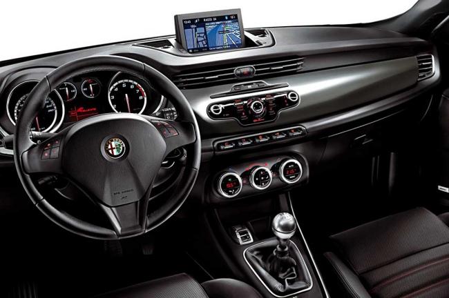 Interieur_Alfa-Romeo-Giulietta_21