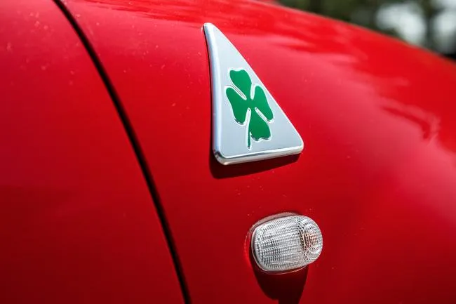 Alfa Romeo Quadrifoglio : une histoire et du sport