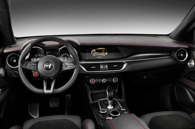 Interieur_Alfa-Romeo-Stelvio-Quadrifoglio_11