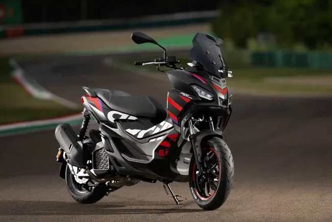 Aprilia SR GT Replica : Le scooter Racing Urbain