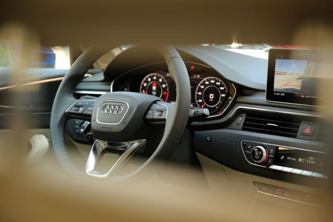 Interieur_Audi-A4-2.0-TDI-Ultra_19