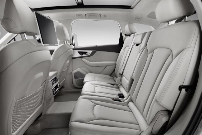 Interieur_Audi-Q7-2015_18