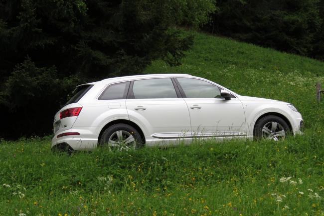 Exterieur_Audi-Q7-TFSI-2015_10