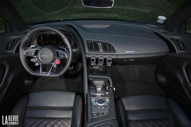 Interieur_Audi-R8-Spyder-V10-2017_48