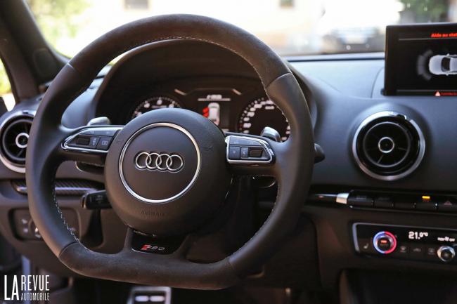 Interieur_Audi-RS3-2015_26