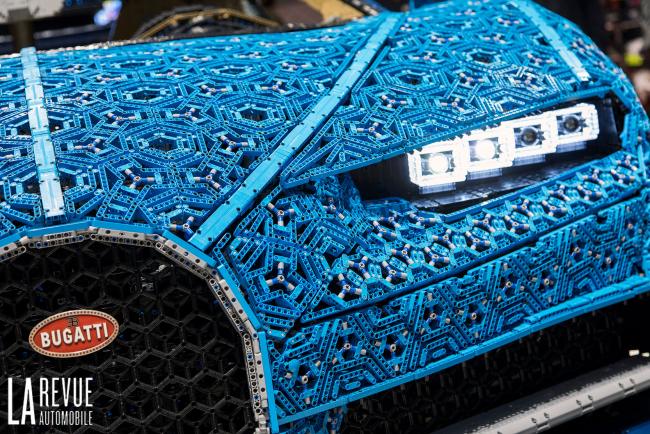 Exterieur_Bugatti-Chiron-Lego-Technic-Salon_2