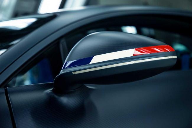 Bugatti Chiron Sport « 110 ans Bugatti » : Bleu, Blanc Rouge