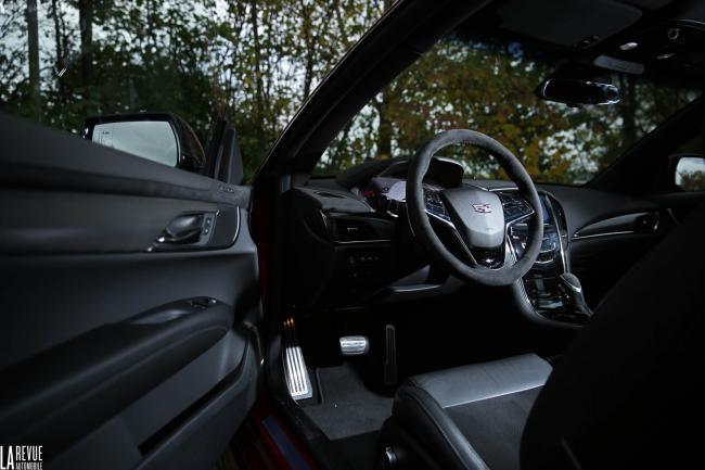 Interieur_Cadillac-ATS-V-Coupe_39