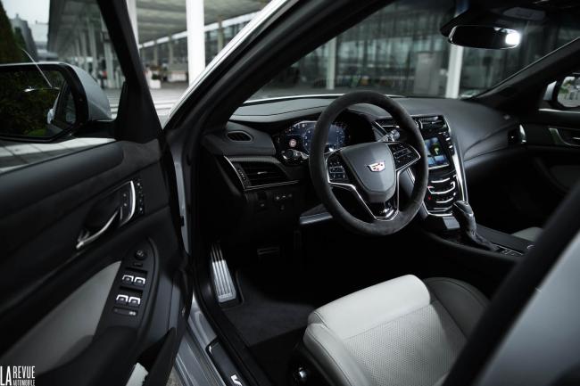 Interieur_Cadillac-CTS-V-2015_33