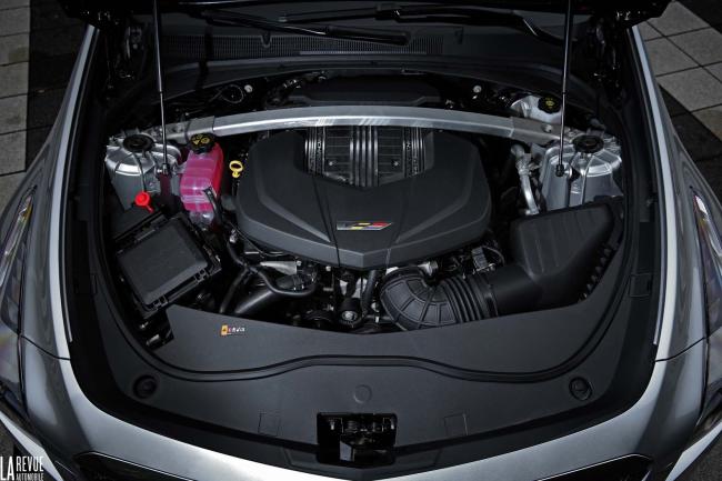 Interieur_Cadillac-CTS-V-2015_44