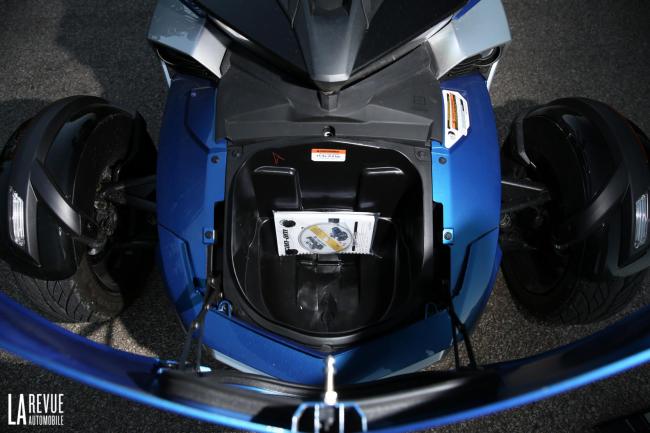 Interieur_Can-Am-Spyder-F3-S_44