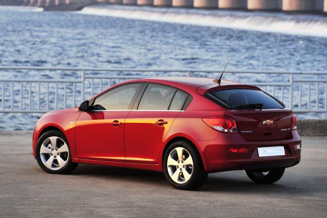 Exterieur_Chevrolet-Cruze-Hatchback_2