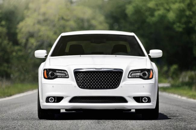 Exterieur_Chrysler-300-SRT8_1