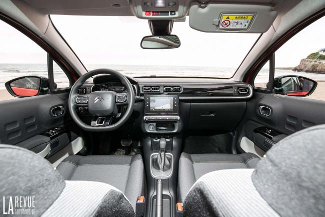 Interieur_Citroen-C3-2017-PureTech-110_21