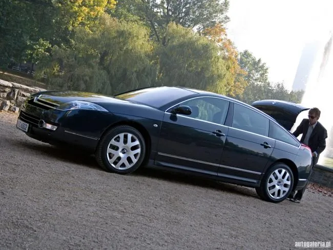 Citroën C6 : pourquoi choisir cette grande berline ?