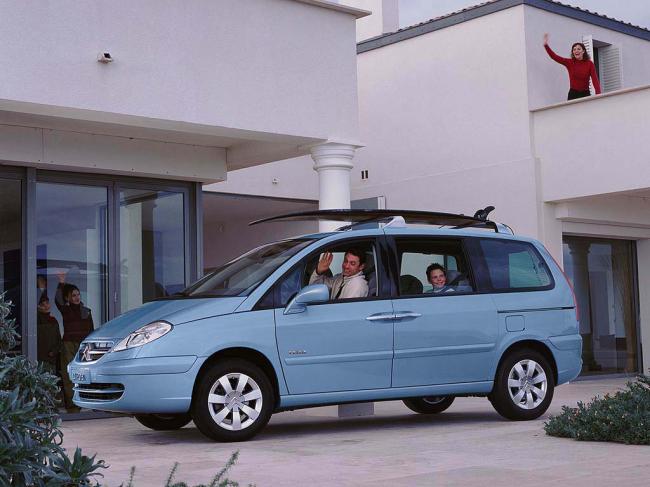 Exterieur_Citroen-C8_2