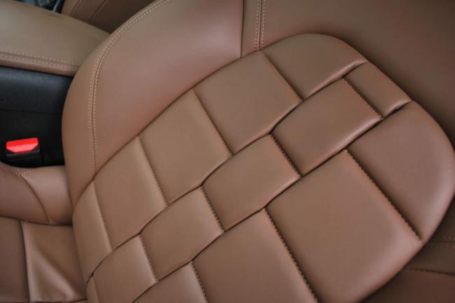 Interieur_Citroen-DS5-THP-200-2012_43