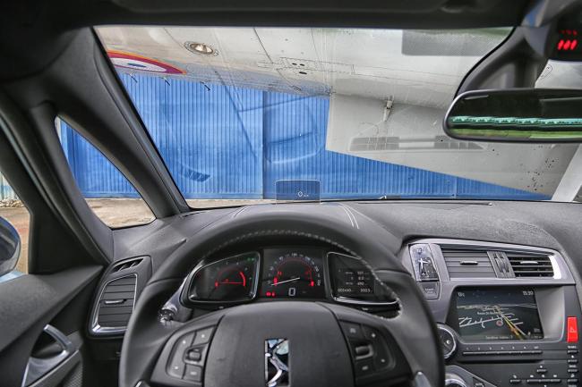 Interieur_Citroen-DS5-blueHDI_22