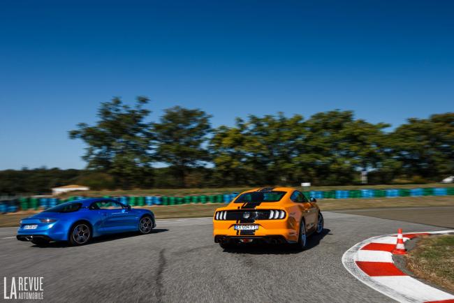 Exterieur_Comparatif-Alpine-A110-VS-Ford-Mustang_0