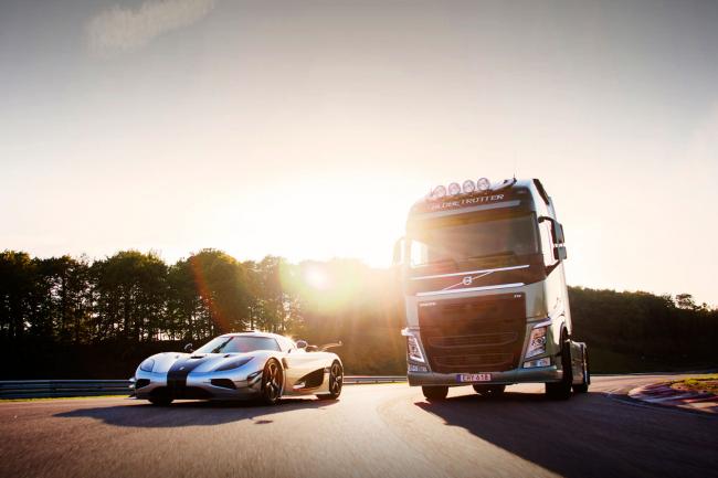 Exterieur_Comparatif-Camion-Volvo-VS-Koenigsegg_3