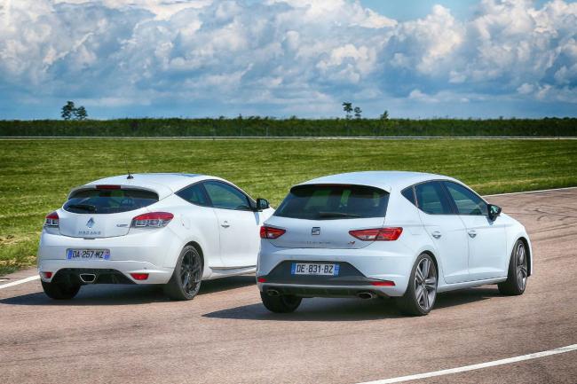 Exterieur_Comparatif-Leon-Cupra-VS-Megane-RS_1