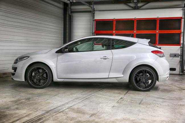 Exterieur_Comparatif-Leon-Cupra-VS-Megane-RS_2