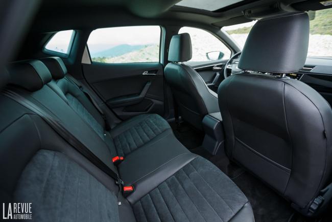Interieur_Comparatif-Peugeot-208-VS-Seat-Ibiza_35