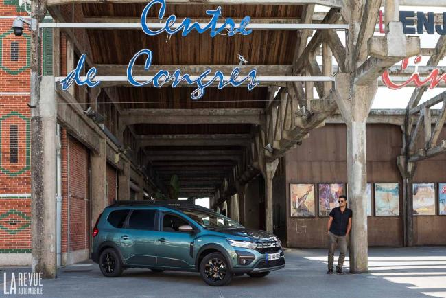 Galerie Dacia Jogger Extreme Hybrid 140 : Un pack Sleep pour l'aventure !