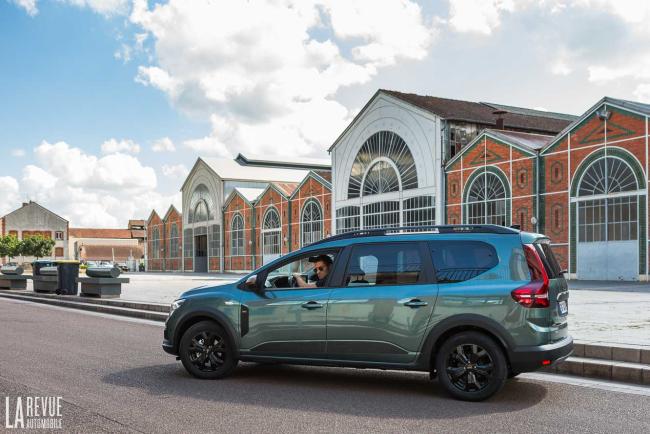 Exterieur_dacia-jogger-extreme-hybrid-140-un-pack-sleep-pour-l-aventure_6