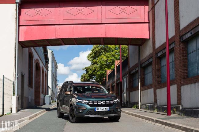 Exterieur_dacia-jogger-extreme-hybrid-140-un-pack-sleep-pour-l-aventure_7
